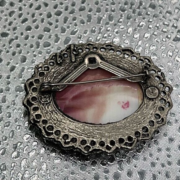 Vintage Pink Synthetic Rhodochrosite Style Brooch Pin Silver Tone Filigree Metal - Picture 6 of 6